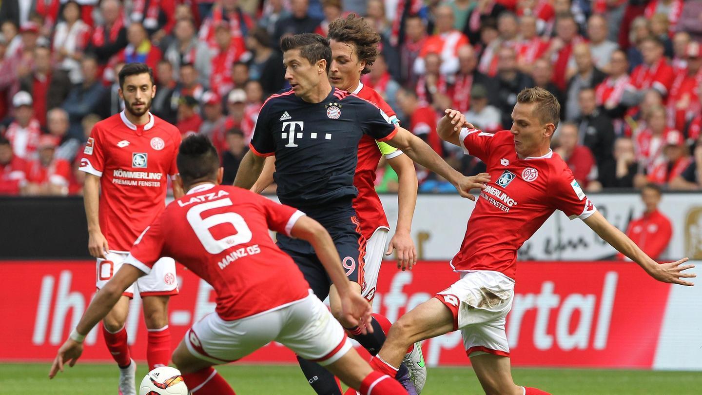 的中场配合 的中场配合