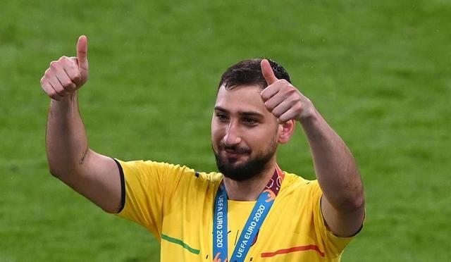 熊猫杯中的 熊猫杯中的