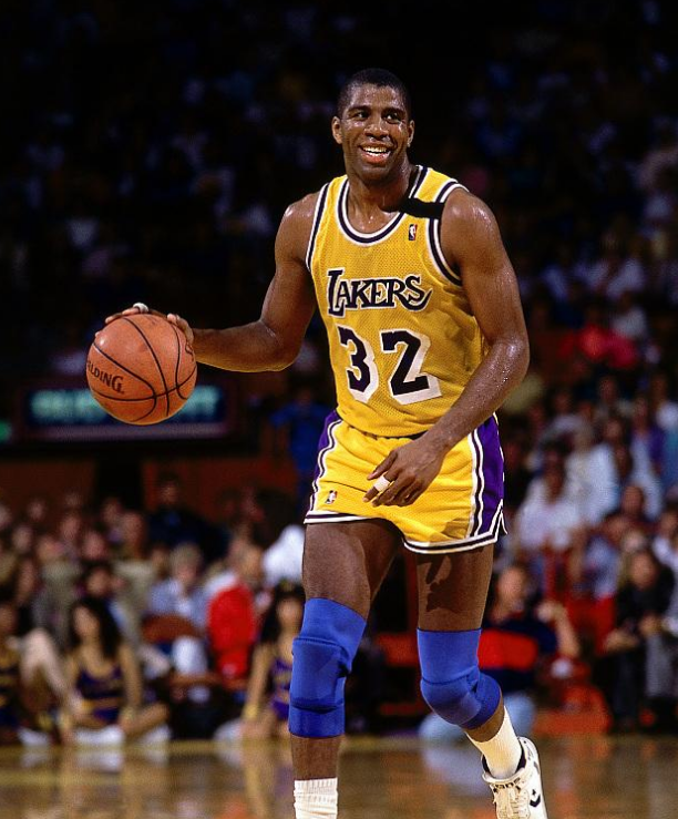 周琦在场上 周琦在场上