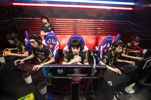 对弗鲁米嫩 对弗鲁米嫩